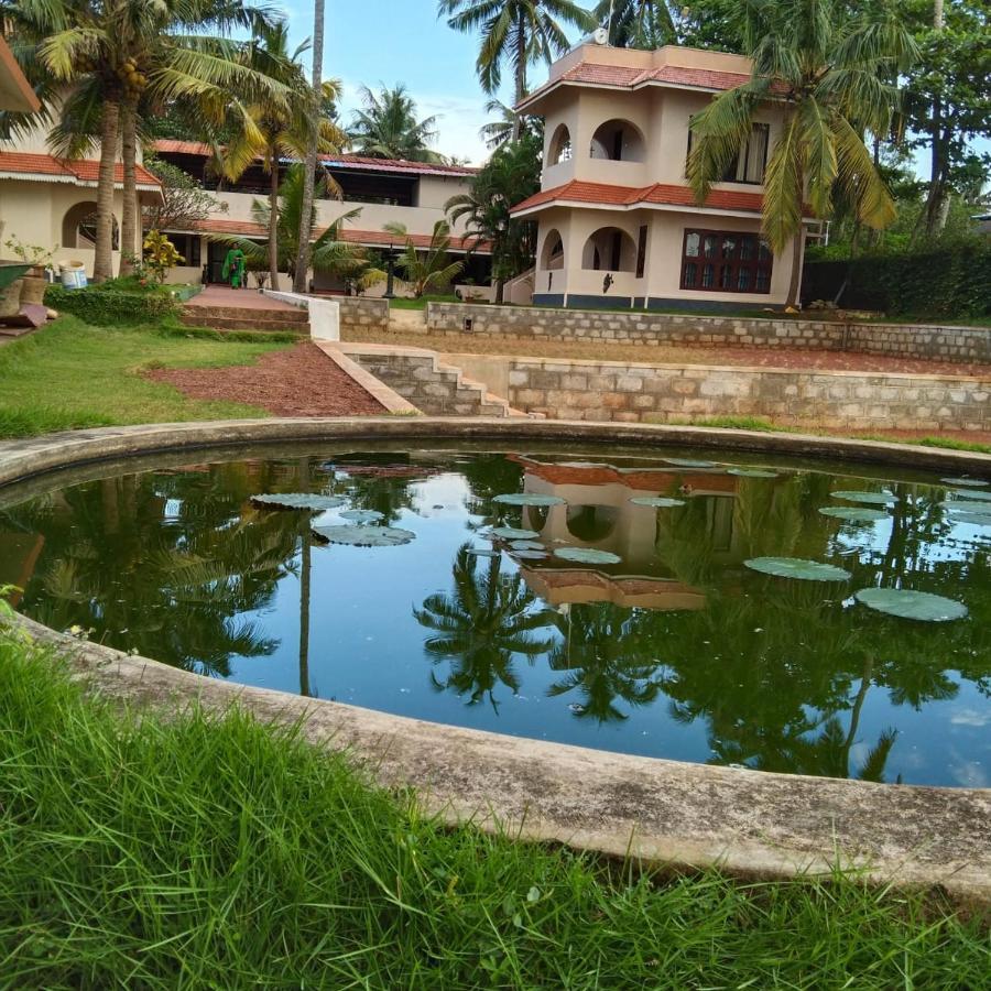 Seashore Beach Resort Varkala Exteriör bild