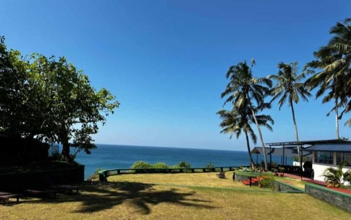 Seashore Beach Resort Varkala Exteriör bild